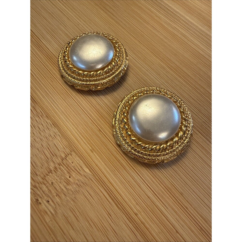 LARGE FAUX PEARL GOLD TONED ROUND CLIP ON EARRINGS VINTAGE UNBRANDED